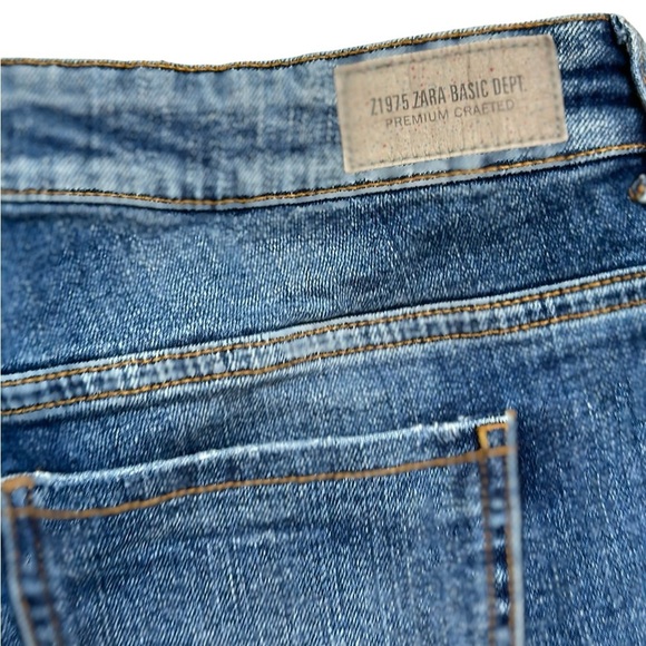 Zara Shorts Denim Distressed Jeans Women’s size US 8 - Picture 5 of 7